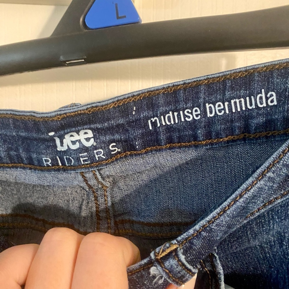 Riders by Lee Mid-Rise Bermuda Denim Shorts Size 10 - Picture 2 of 2